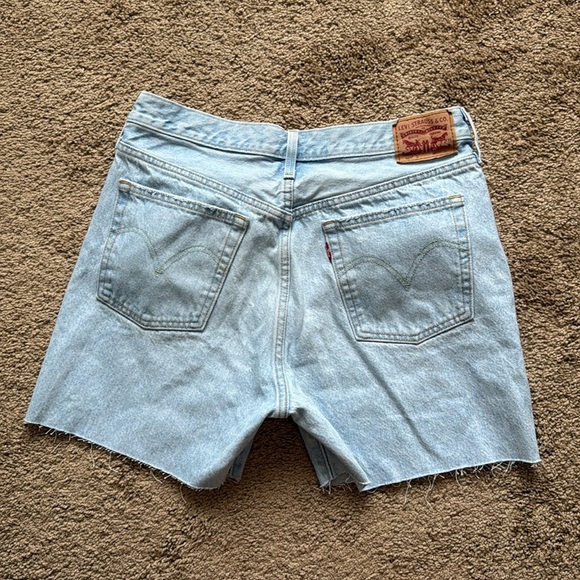 Levi’s Cut Off 501 Light Wash Denim Jean Shorts Jorts Button Fly 5” - Picture 1 of 8